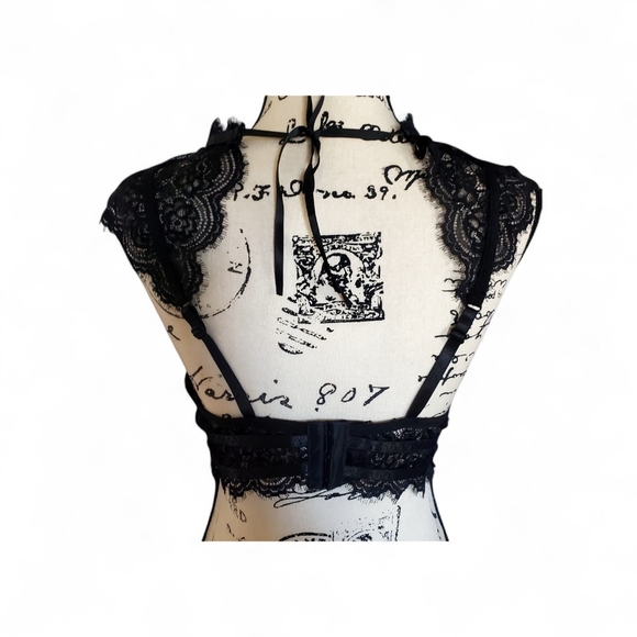 Elegant Black Lace Bralette Size XL - Picture 2 of 6